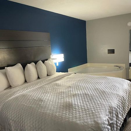Clairmont Inn & Suites - Warren Luaran gambar