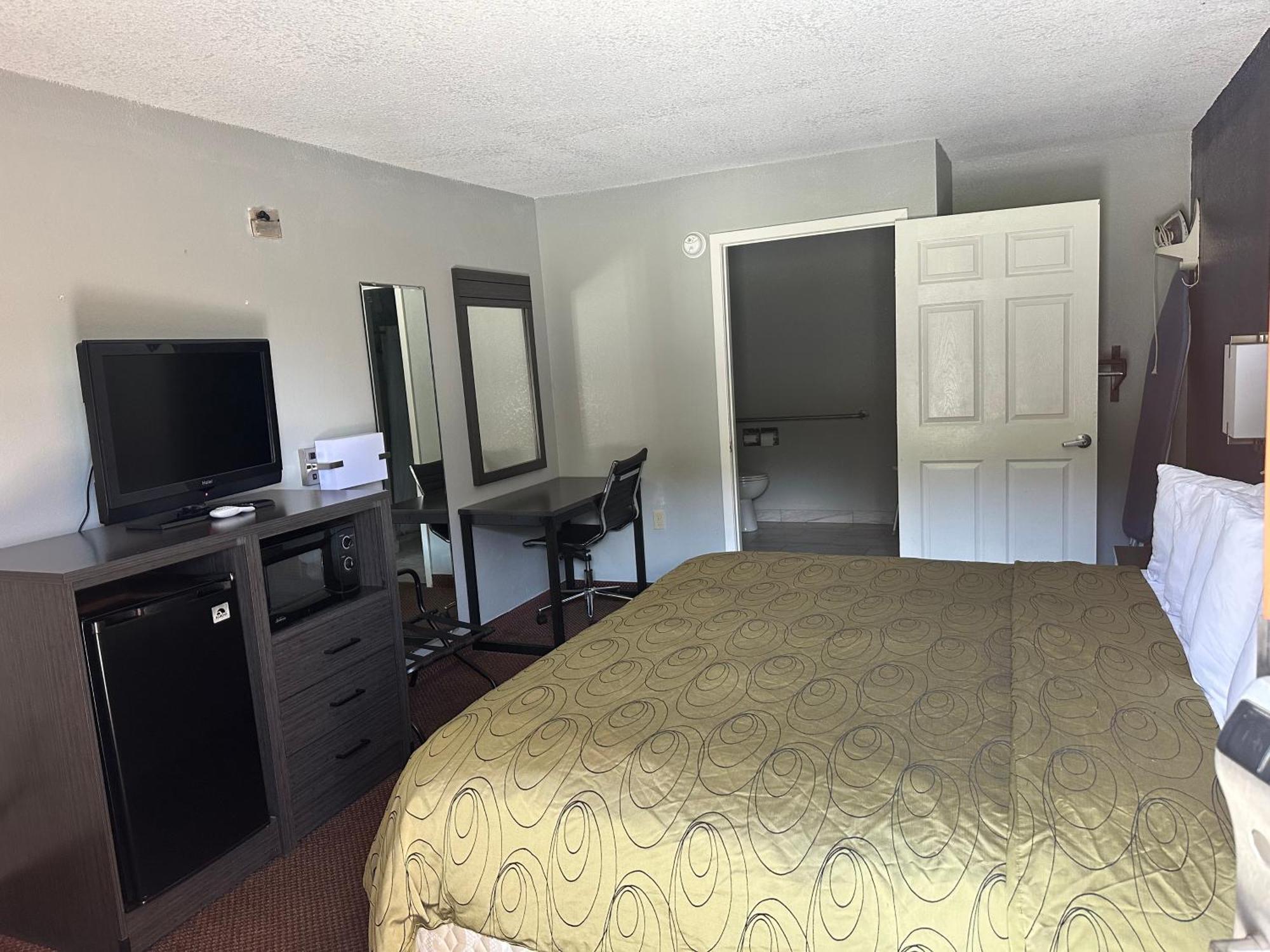 Clairmont Inn & Suites - Warren Luaran gambar