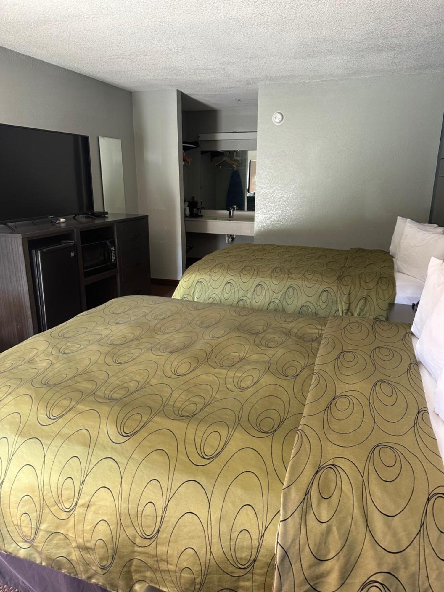 Clairmont Inn & Suites - Warren Luaran gambar