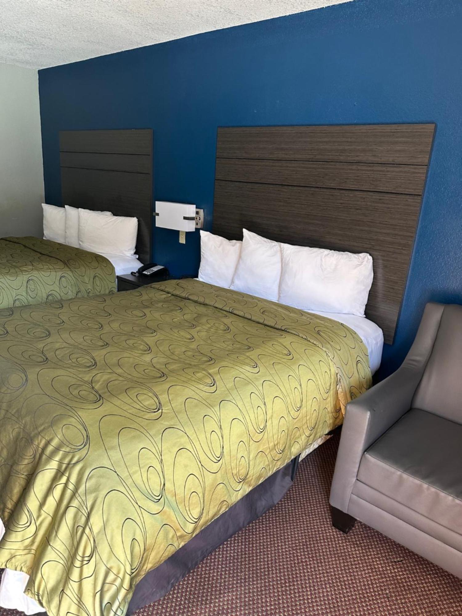 Clairmont Inn & Suites - Warren Luaran gambar