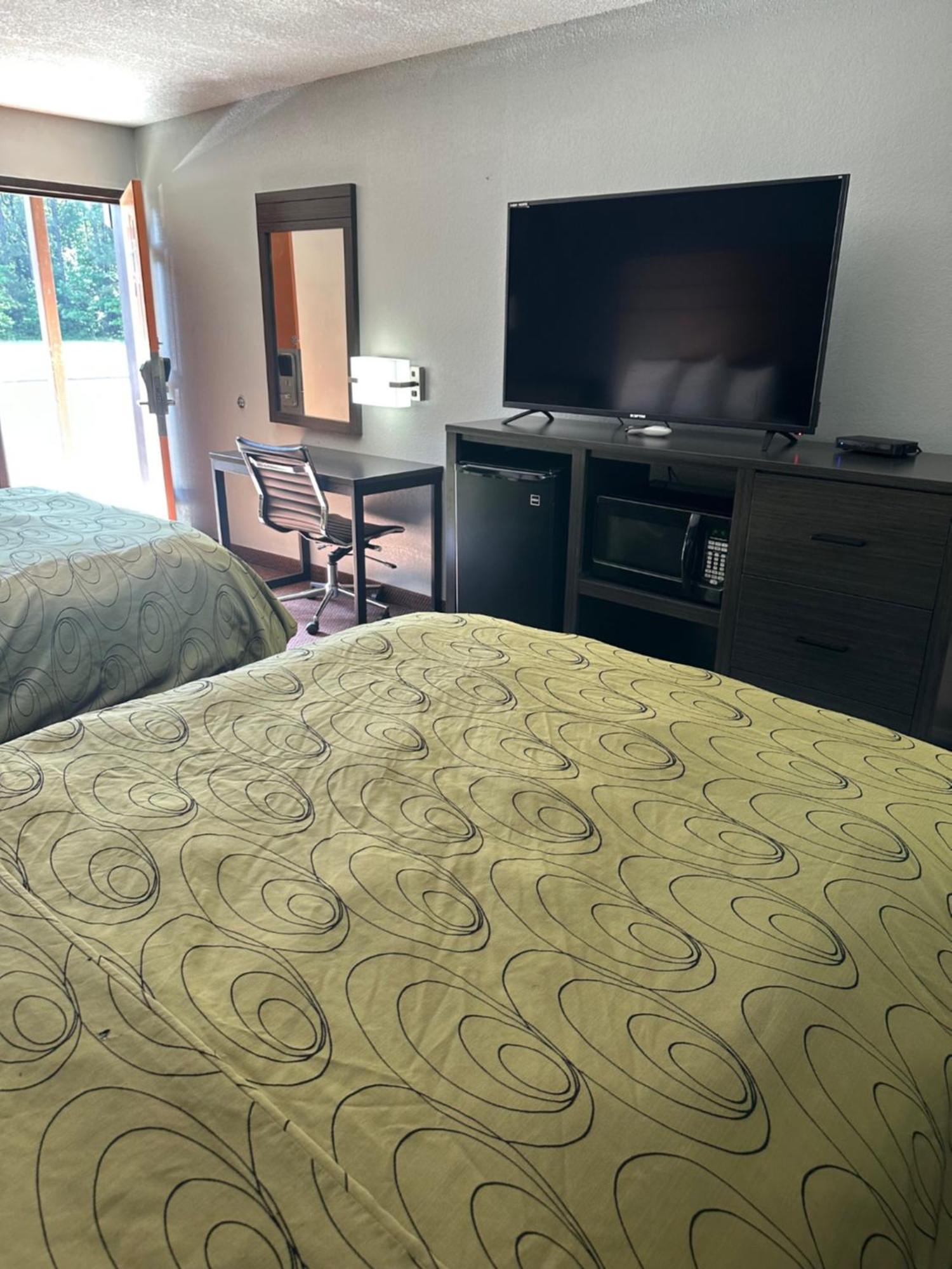 Clairmont Inn & Suites - Warren Luaran gambar